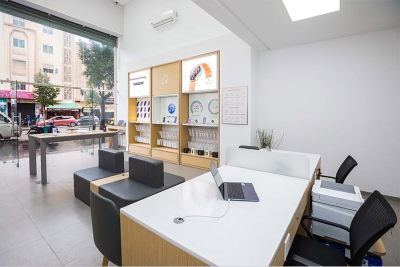 Huawei-branded customer area with timber display units and service desks